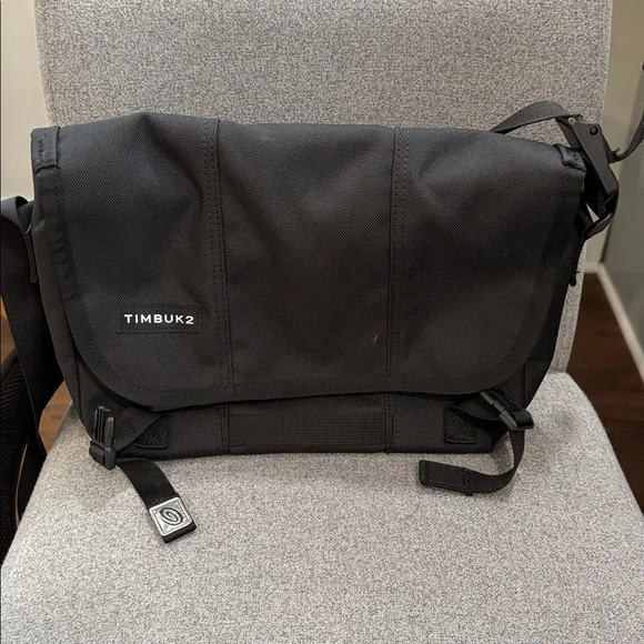 Timbuk2 Classic Black Crossbody Bag X-Small - Picture 1 of 4